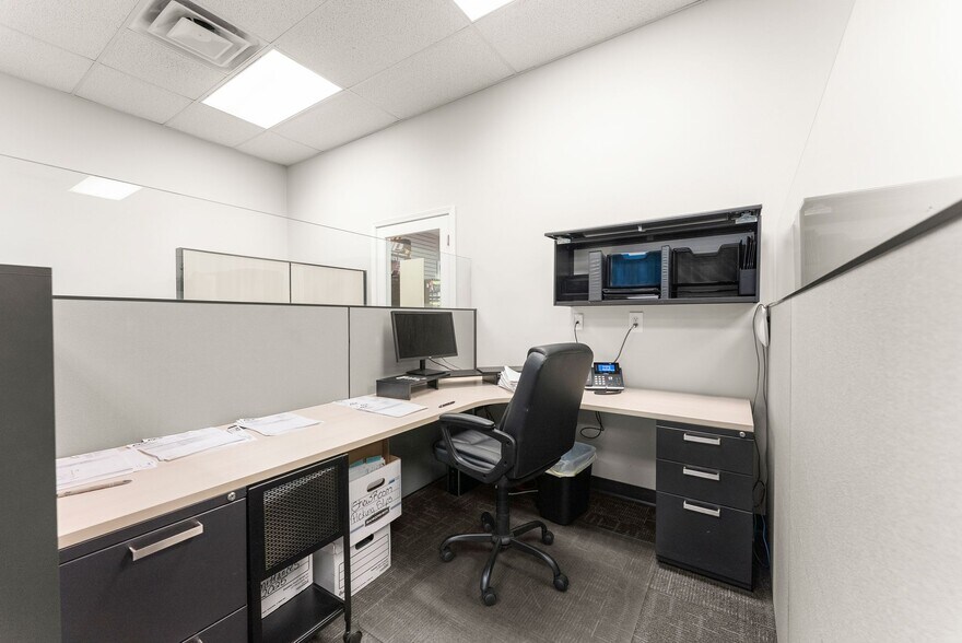 More Photos Of 3917 Old Flowery Branch Rd, Oakwood Flex For Lease