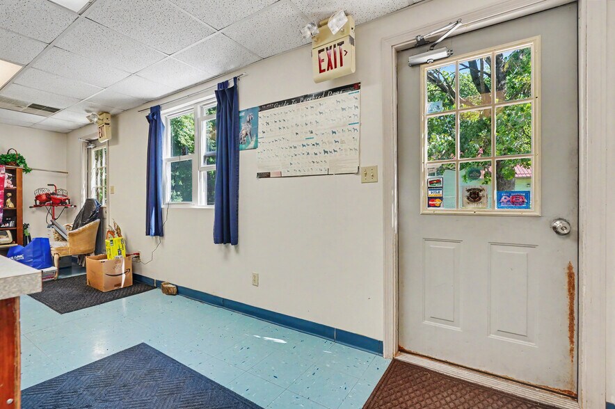 More Photos Of 4250 Herr Fieldhouse Rd, Southington Veterinarian Kennel For Sale