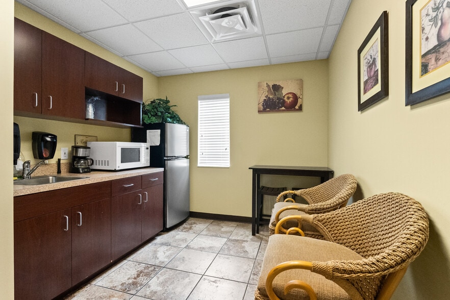 More Photos Of 467 Lake Howell Rd, Maitland Medical For Lease