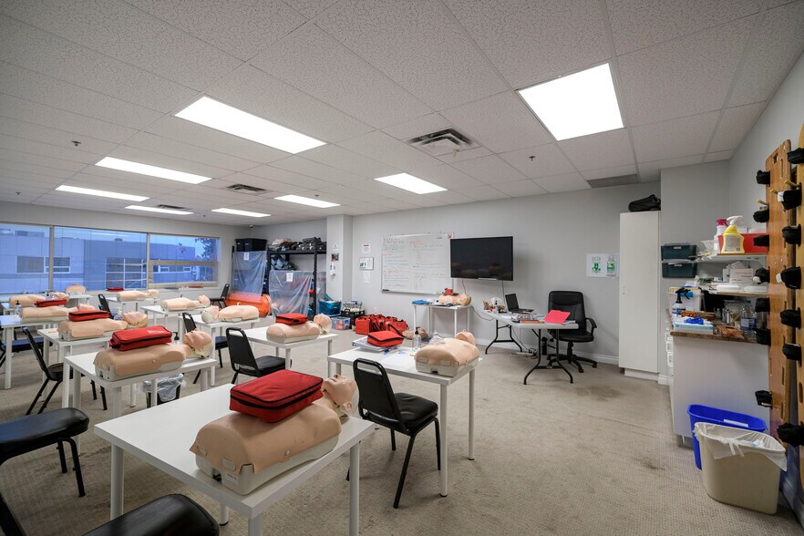 More Photos Of 12639 80 Ave, Surrey Showroom For Sale