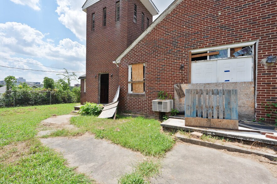 More Photos Of 1326 N Main St, Winston-Salem Specialty For Sale