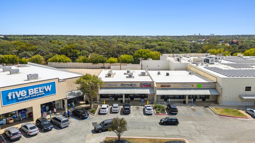 More Photos Of 2929-2951 Thousand Oaks Dr, San Antonio Storefront For Lease