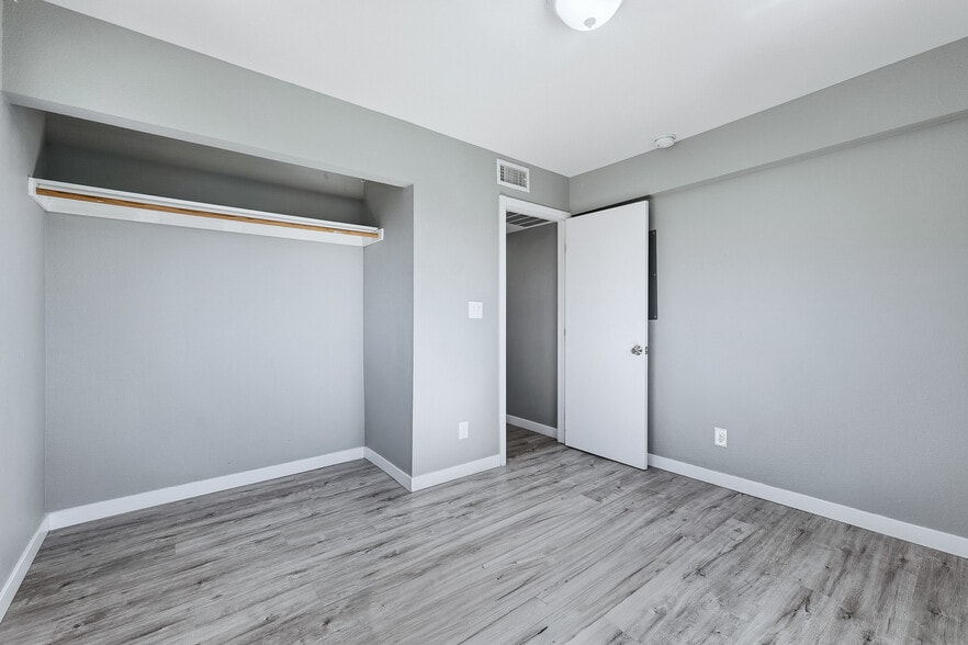 More Photos Of 521 Calcaterra Cir, Las Vegas Apartments For Sale