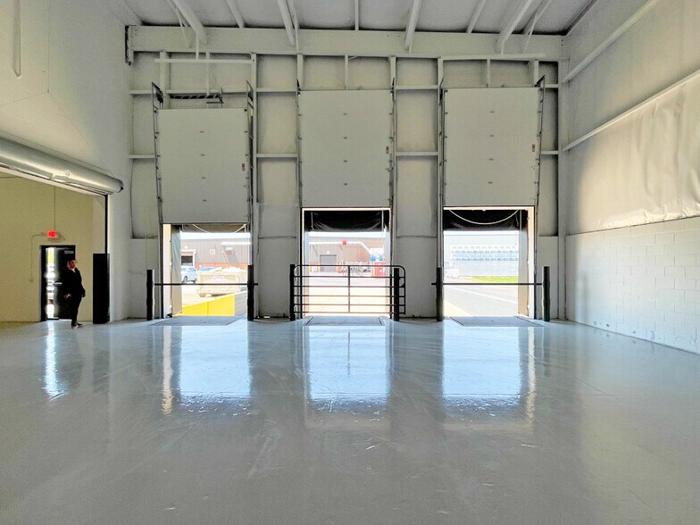More Photos Of 5010-A Hudson Dr, Stow Warehouse For Lease
