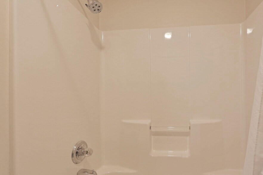 More Photos Of 509 S Wooster Ave, Strasburg Hotel For Sale