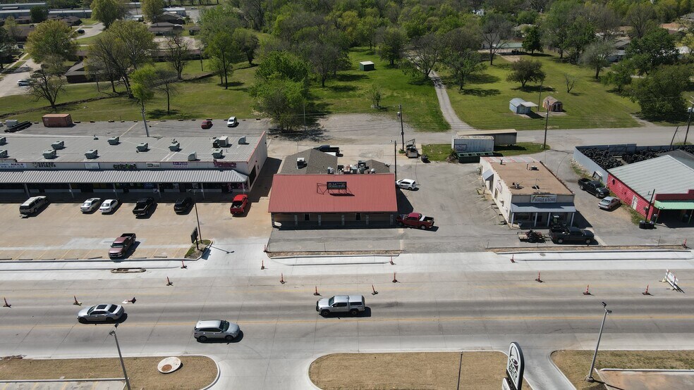 More Photos Of 1310 S Muskogee Ave, Tahlequah Restaurant For Sale
