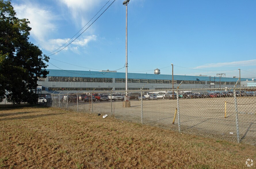 More Photos Of 5200 E Grand Ave, Dallas Unknown For Lease