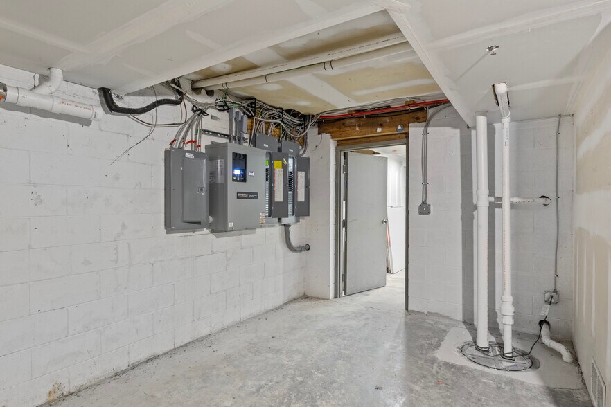 More Photos Of 160 Prosperous Pl, Lexington Medical For Sale