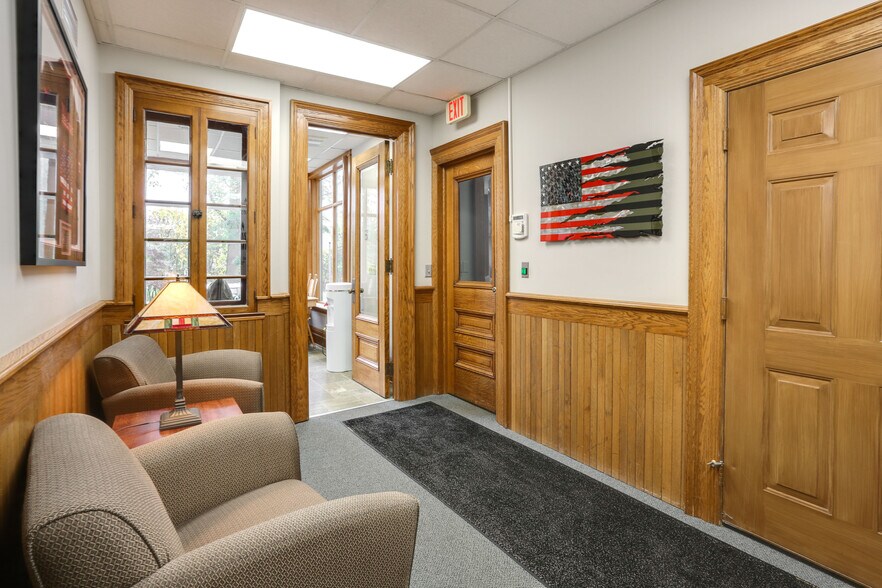 More Photos Of 4588 S Park Ave, Hamburg Office Residential For Sale