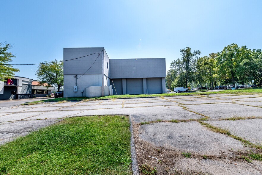 More Photos Of 9345 Olive Blvd, Saint Louis General Retail For Sale