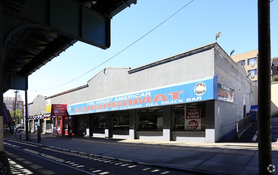 More Photos Of 3201-3211 White Plains Rd, Bronx Storefront For Lease