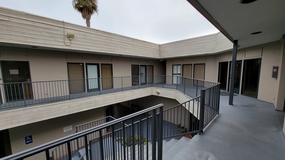 More Photos Of 727-737 Pearl St, La Jolla Medical For Lease