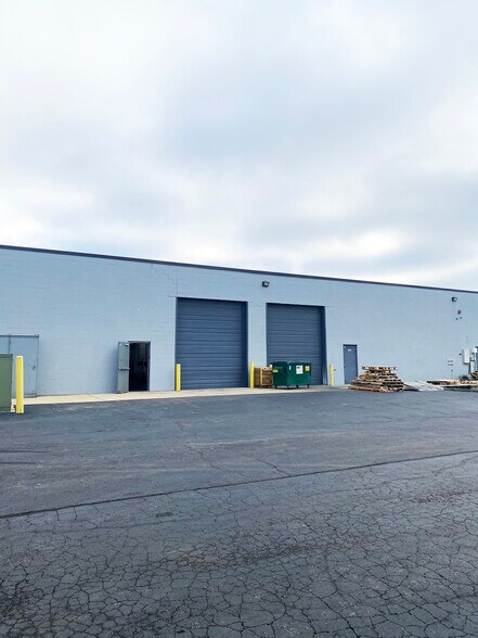 More Photos Of 396 W Fenton Ln, West Chicago Warehouse For Lease