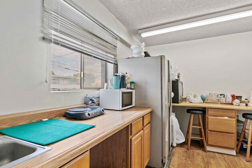 More Photos Of 979 S La Brea Ave, Inglewood Freestanding For Sale