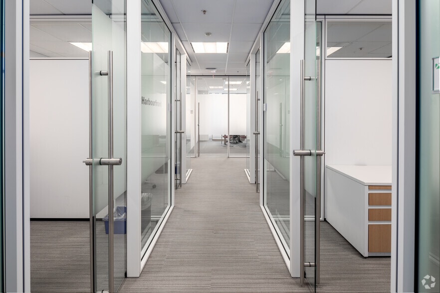 More Photos Of 333 Bay St, Toronto Office For Sale