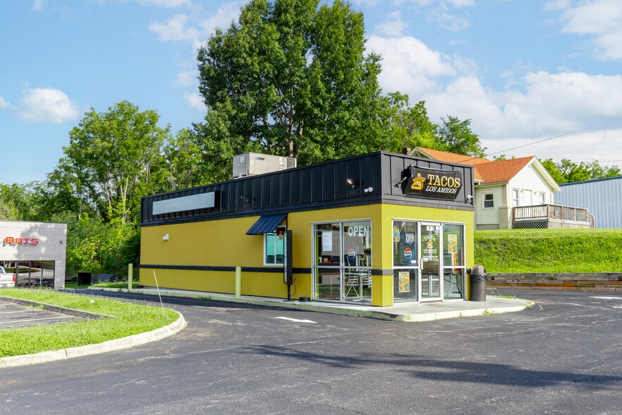 More Photos Of 4846 S Amherst Hwy, Madison Heights Unknown For Lease