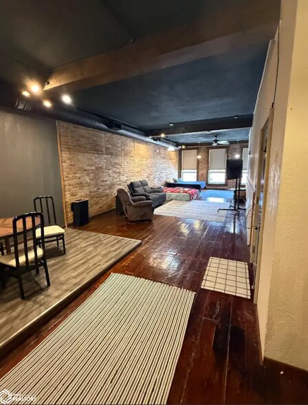 More Photos Of 113 N Jefferson St, Mount Pleasant Office For Sale