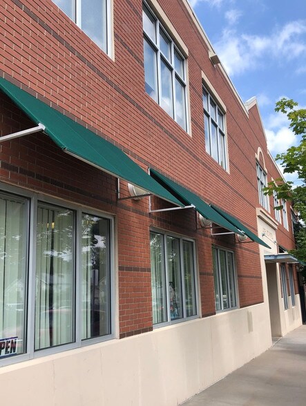 More Photos Of 441 University Ave W, Saint Paul Storefront Retail Office For Lease
