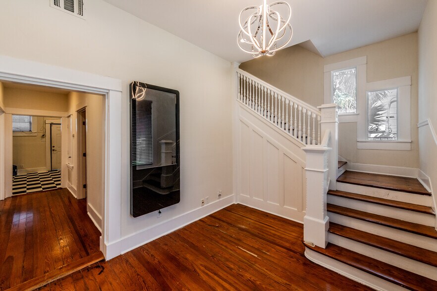 More Photos Of 214 E Ashby Pl, San Antonio Office For Lease