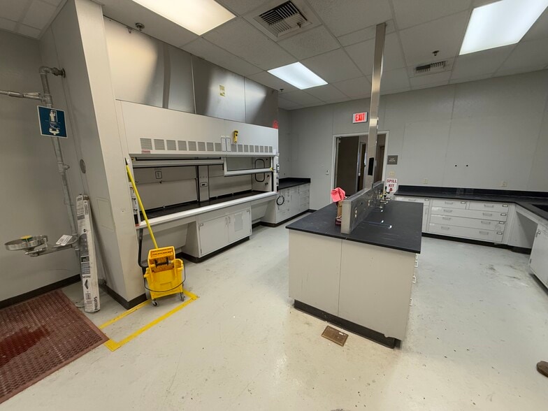 More Photos Of 34598 7th Standard Rd, Bakersfield Warehouse For Sale