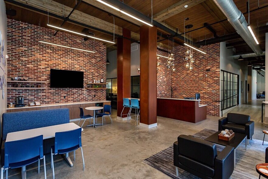 Primary Photo Of 1360 SW Park Square Dr, Ankeny General Retail For Lease