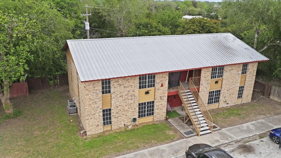 More Photos Of 600 E Crockett St, Beeville Apartments For Sale