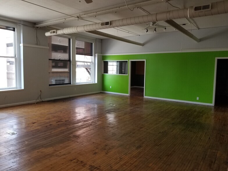 More Photos Of 365 N Illinois St, Indianapolis General Retail For Sale