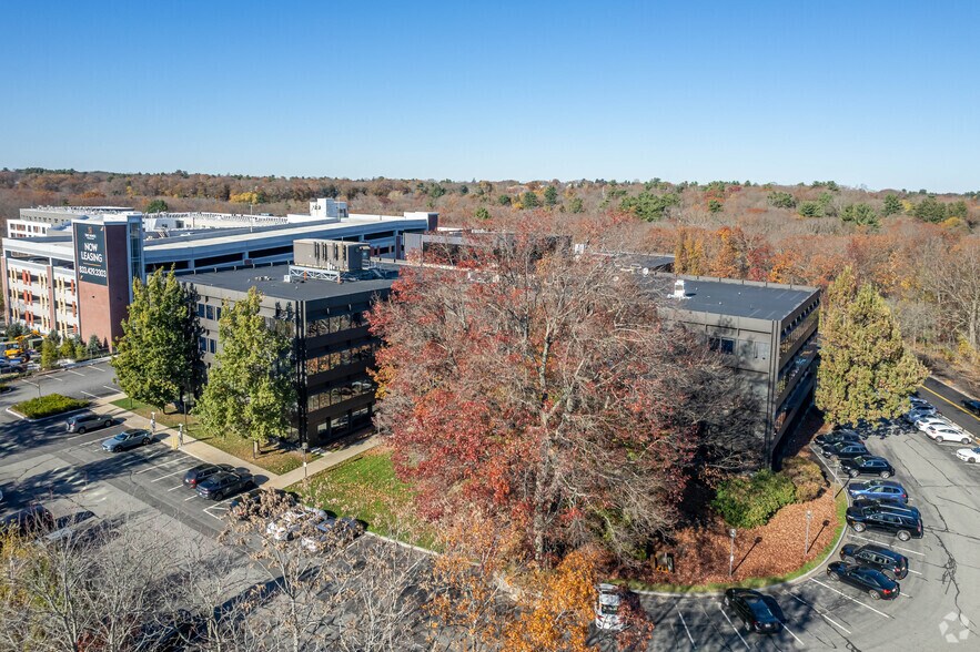 More Photos Of 20 William St, Wellesley Office For Lease