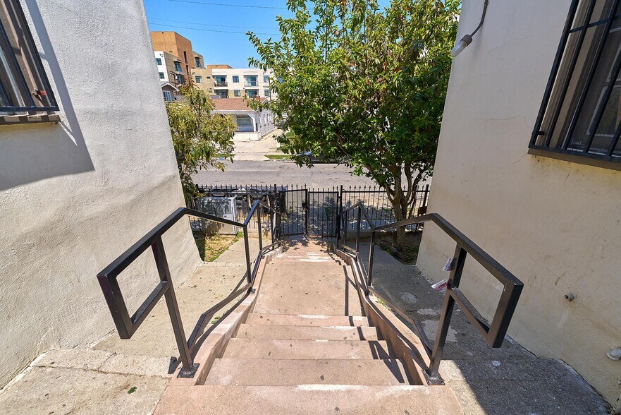 More Photos Of 3262 Monette Pl, Los Angeles Apartments For Sale