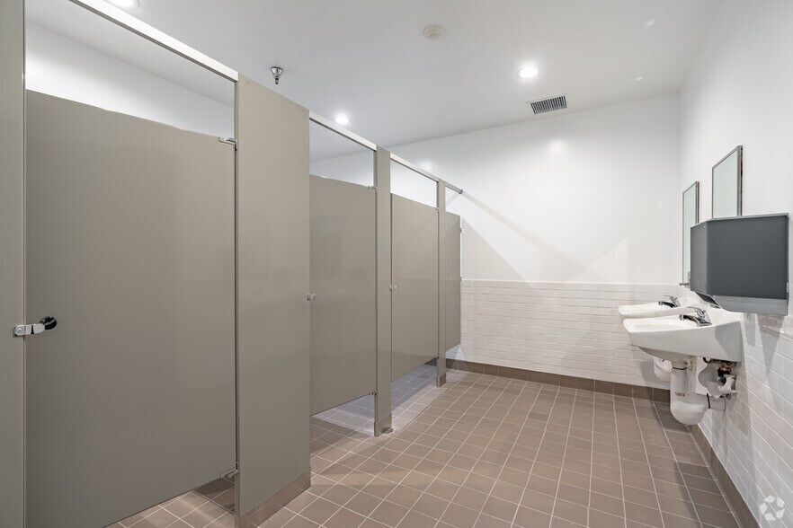 More Photos Of 6222 San Fernando Rd, Glendale Restaurant For Lease