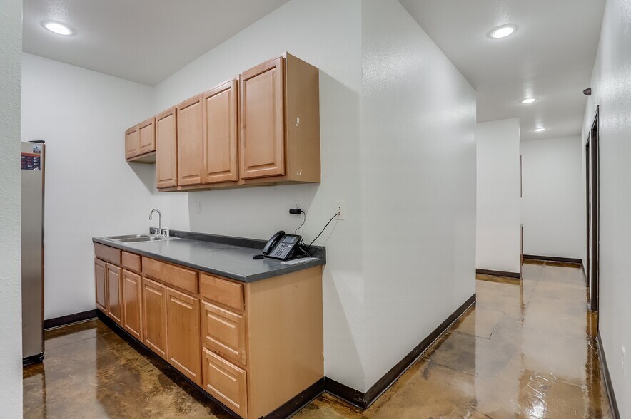 More Photos Of 6801-6845 Broadway, Denver Office For Lease