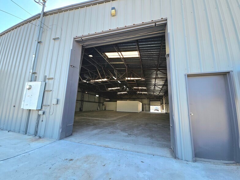 More Photos Of 3829 Rising Sun Rd, Bullhead City Distribution For Lease