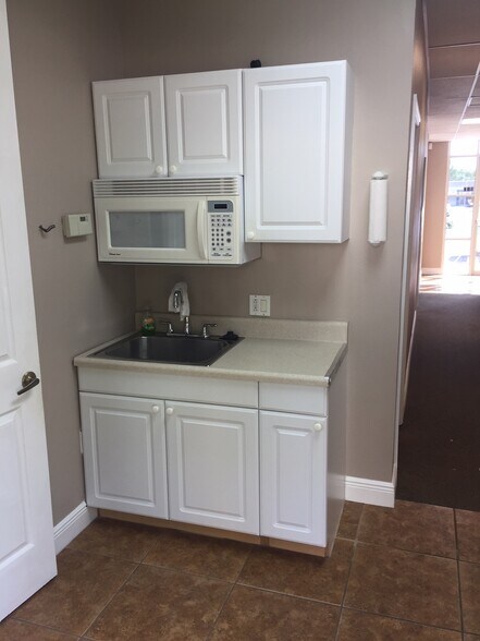 More Photos Of 7353 International Pl, Sarasota Light Distribution For Sale