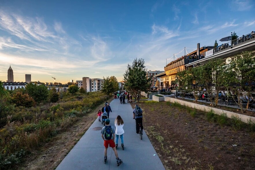 More Photos Of 550 Somerset Ter NE, Atlanta General Retail For Lease