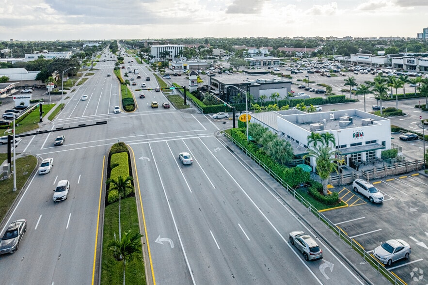 More Photos Of 4255 Tamiami Trl N, Naples Restaurant For Lease