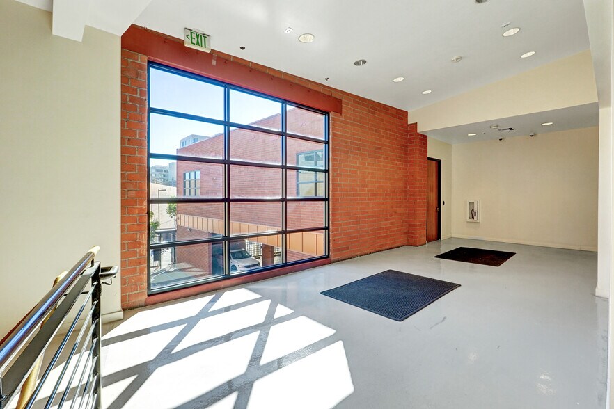 More Photos Of 2330 Pontius Ave, Los Angeles Loft Creative Space For Lease