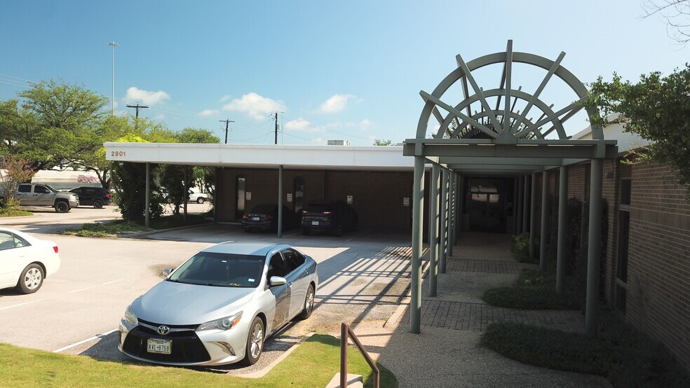 More Photos Of 2801 S Interstate 35 S, Austin Loft Creative Space For Lease