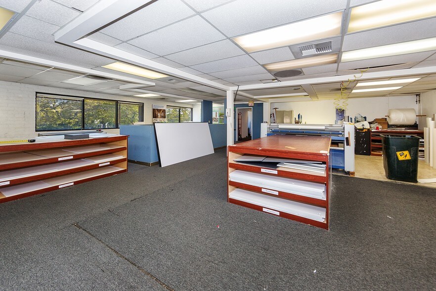 More Photos Of 2435 Military Ave, Los Angeles Office For Lease