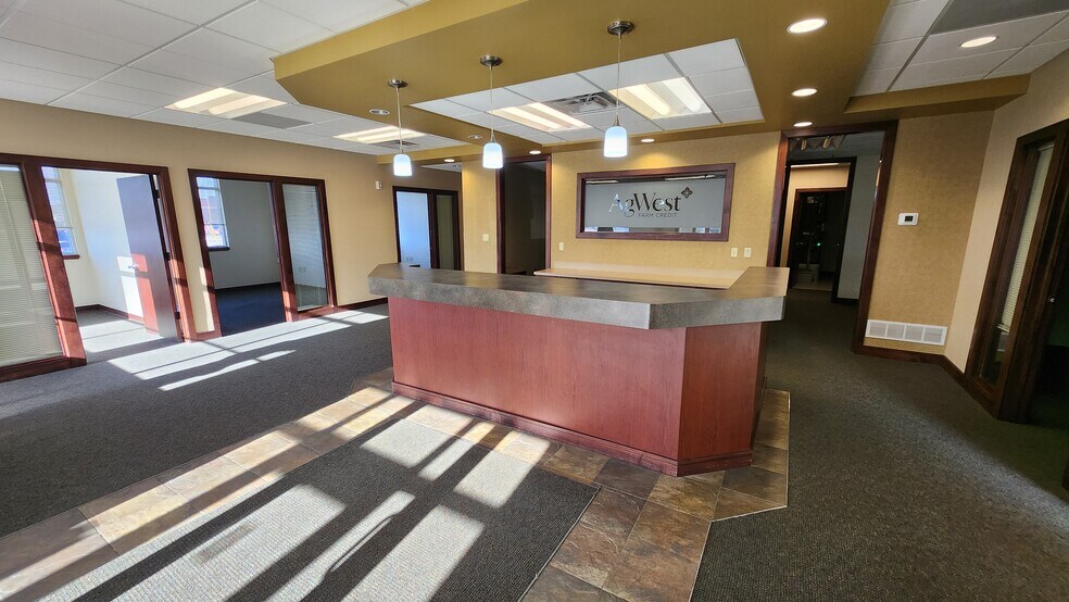 More Photos Of 370 N Meridian St, Blackfoot Office For Lease