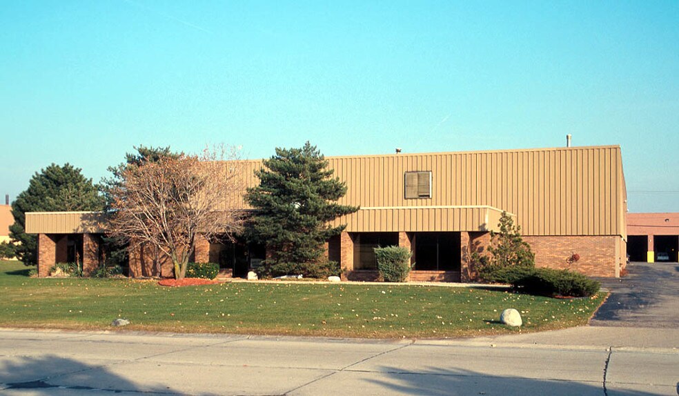 More Photos Of 450 Robbins Dr, Troy Warehouse For Lease