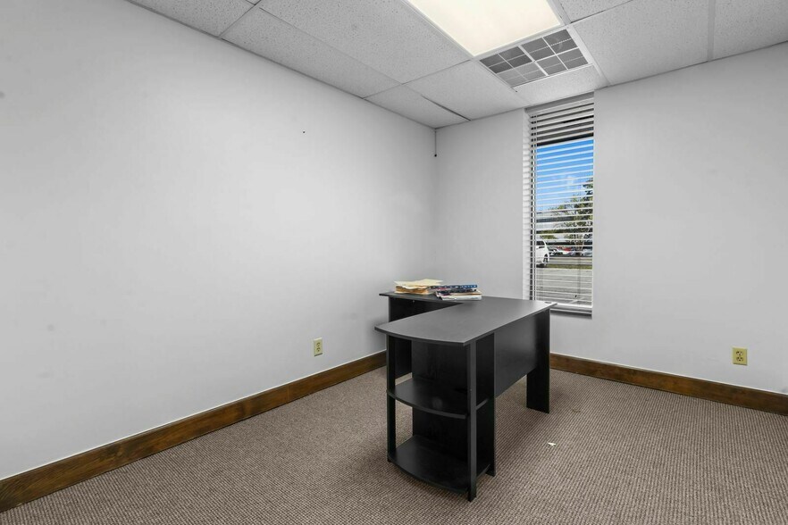 More Photos Of 3334 Founders Rd, Indianapolis Office For Sale