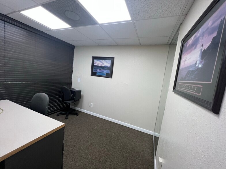 More Photos Of 6740 Crosswinds Dr, Saint Petersburg Coworking Space