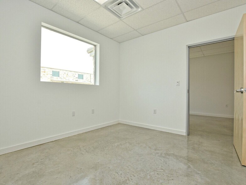 More Photos Of 401 S Chitalpa St, Leander Light Distribution For Lease