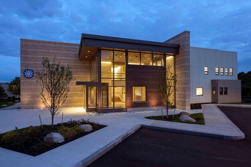 More Photos Of N /W Corner of Ave, Quartz Hill Land For Sale