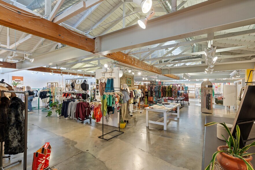 More Photos Of 383 N Indian Canyon Dr, Palm Springs Freestanding For Sale