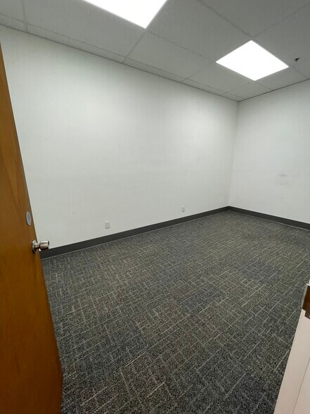 More Photos Of 6011 Benjamin Rd, Tampa Light Distribution For Lease
