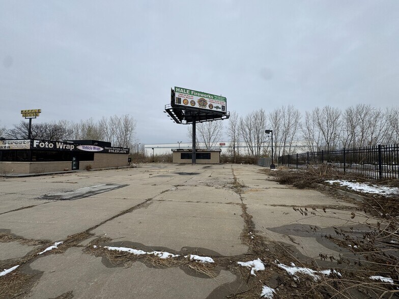 More Photos Of 6850 E Front St, Kansas City Freestanding For Sale