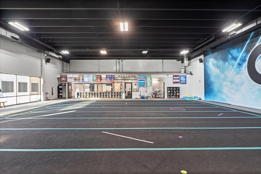 More Photos Of 7 S 4th St, Council Bluffs Health Club For Lease