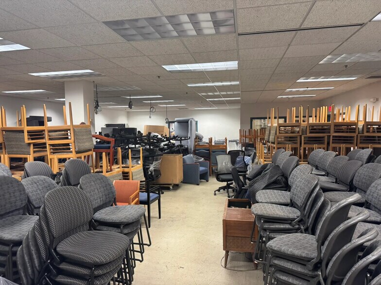 More Photos Of 8 Nutmeg Rd S, South Windsor Light Manufacturing For Lease