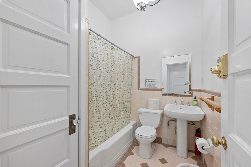 More Photos Of 2250 Union St, San Francisco Storefront Retail Office For Sale